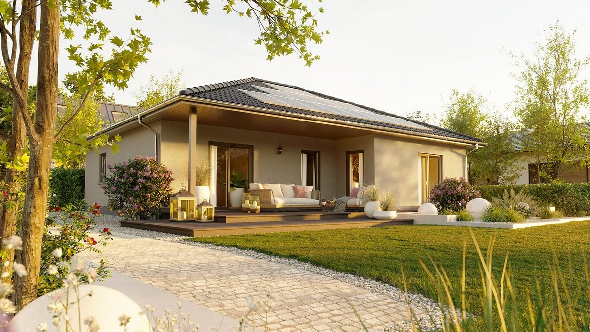 Großzügiger Winkelbungalow mit optimaler Dachfläche für eine Photovoltaikanlage im Gartenblick